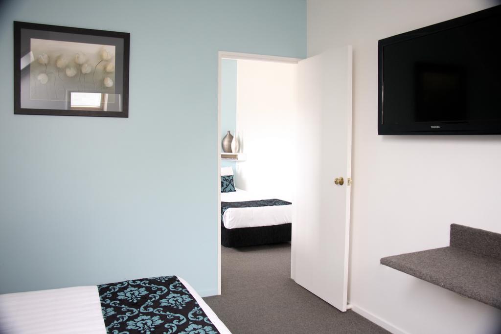 Camelot On Ulster Motel Hamilton Buitenkant foto
