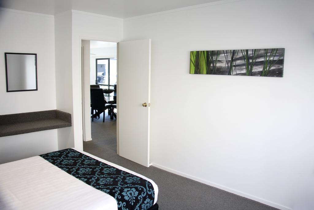 Camelot On Ulster Motel Hamilton Buitenkant foto