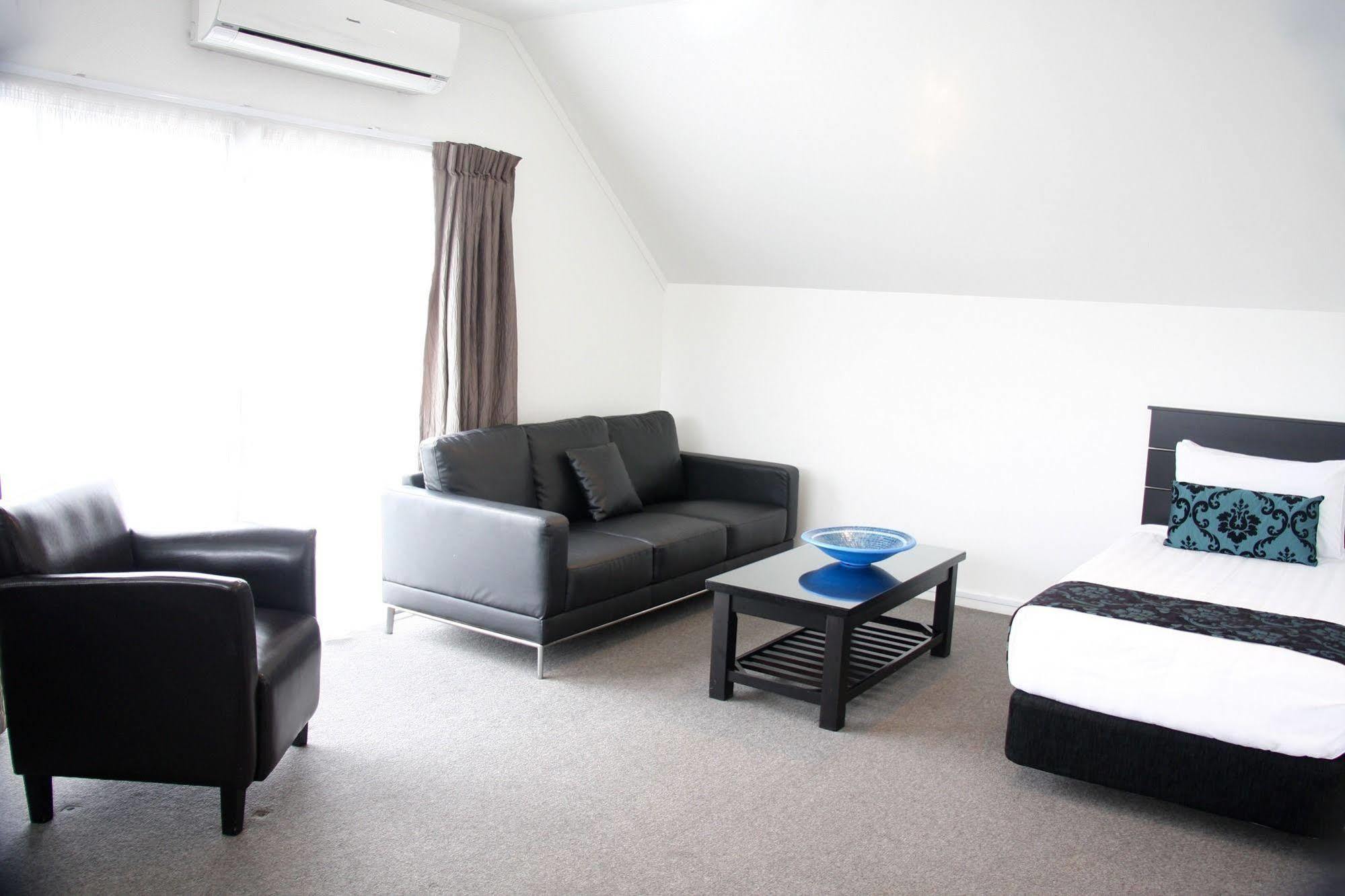 Camelot On Ulster Motel Hamilton Buitenkant foto