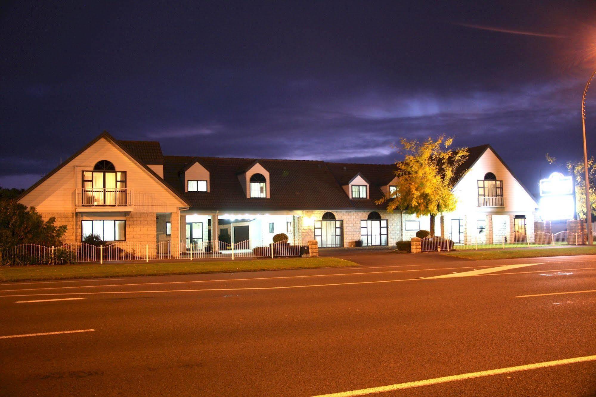 Camelot On Ulster Motel Hamilton Buitenkant foto